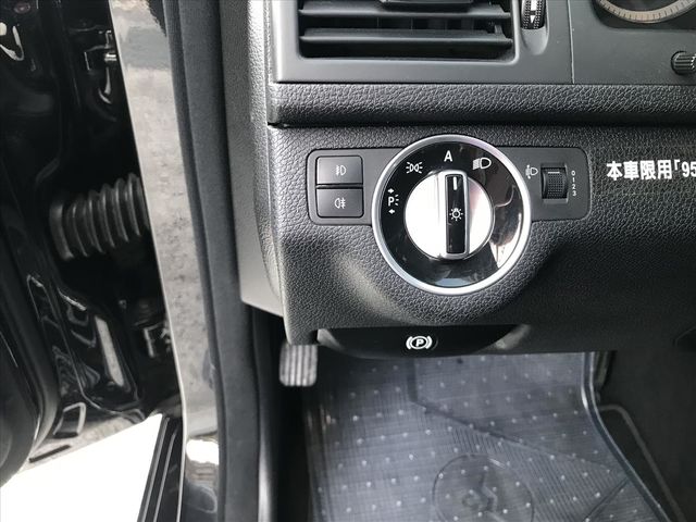 BENZ C200  第12張相片