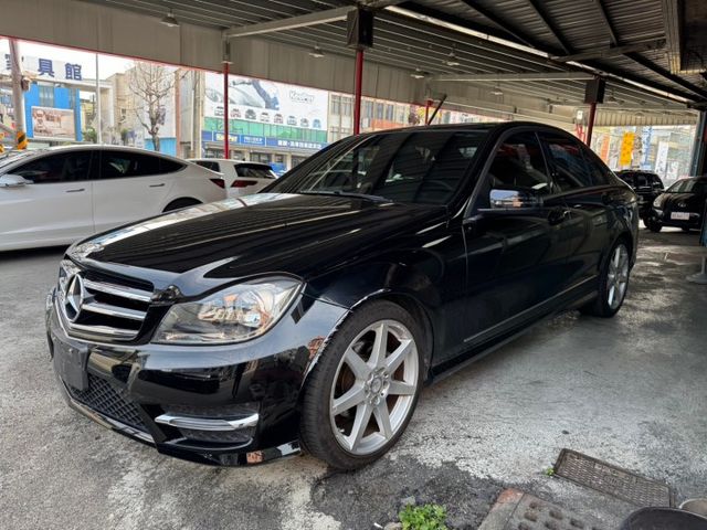 一手車 前車主很顧車 內裝和外觀都很美麗  第1張相片
