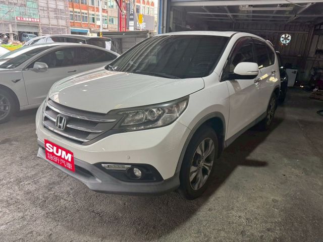 出門旅遊 太貴了 不如來一台4輪傳動的休旅車 跑跑山上遠離繁華吵鬧的都市 享受片刻的寧靜  第1張相片