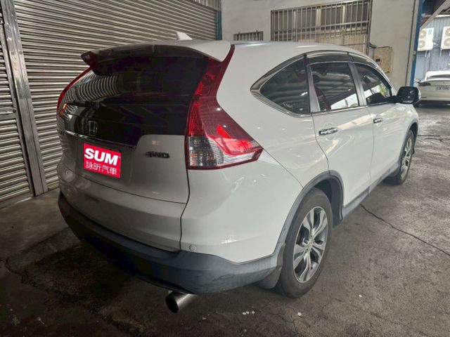 出門旅遊 太貴了 不如來一台4輪傳動的休旅車 跑跑山上遠離繁華吵鬧的都市 享受片刻的寧靜  第6張相片