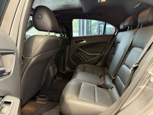 2014年出廠  A200 認證車 里程保證 電動座椅 全景天窗 實車實價 可貸款 歡迎試乘  第13張相片