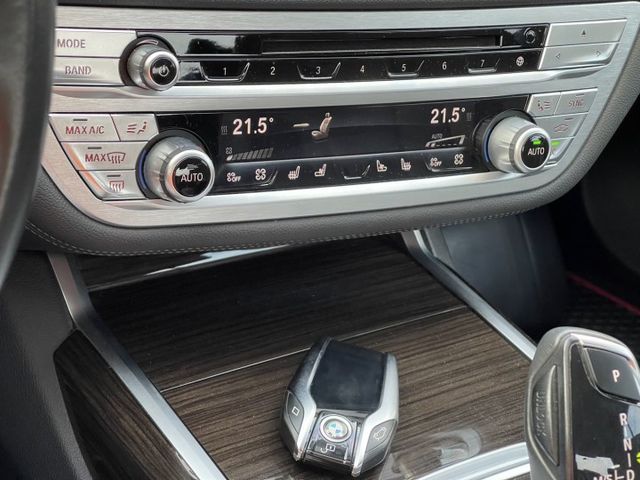 2016 BMW 730I 黑色 2.0 認證車 里程保證 實車實價 電動椅 環景系統  第9張相片