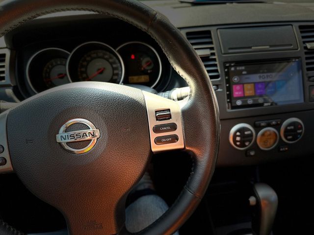 2012 日產 TIIDA 五門 白色 1.8L 認證車 里程保證 實車實價 倒車顯影 恆溫空調 定速巡航  第7張相片