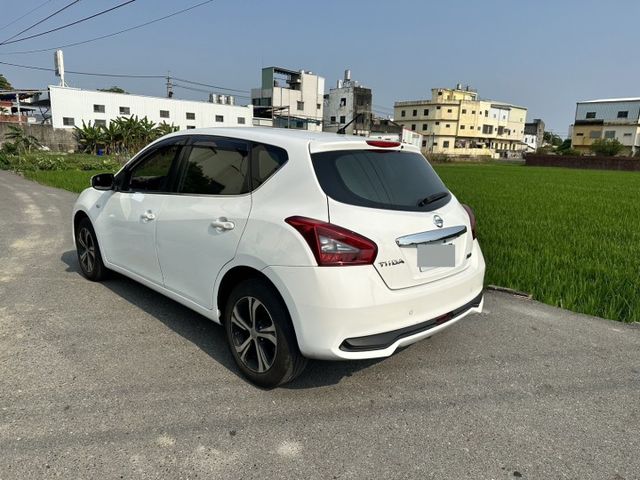 2017 日產 I-TIIDA 白色 1.6 認證車 里程保證 實車實價 倒車顯影 後座出風口 多功能方向盤  第10張相片