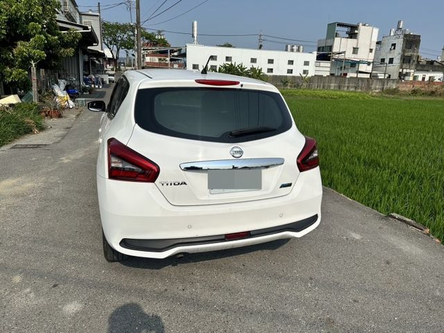 2017 日產 I-TIIDA 白色 1.6 認證車 里程保證 實車實價 倒車顯影 後座出風口 多功能方向盤  第11張相片