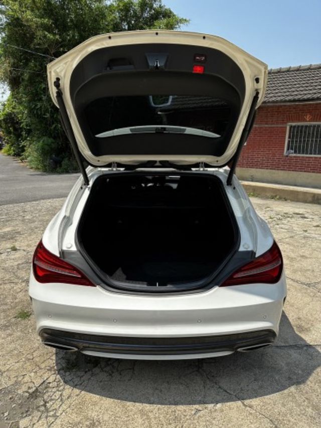 17年 CLA 250 Shooting Brake 原鈑件 全景天窗  電動尾門 里程10萬 實車在店 歡迎試乘  第5張相片