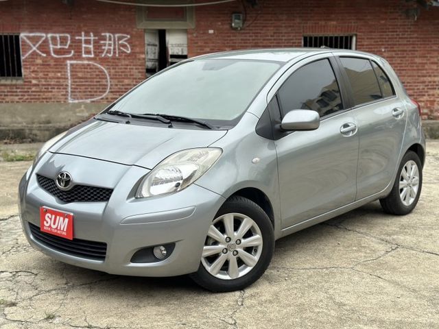 2010 豐田 YARIS G版 灰色 1.5 里程保證 實車實價 好車推薦 恆溫空調 大螢幕 倒車雷達 電動後視鏡  第1張相片