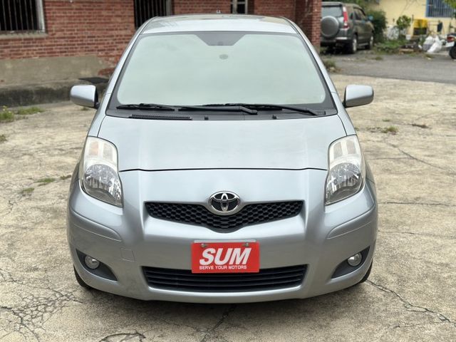 2010 豐田 YARIS G版 灰色 1.5 里程保證 實車實價 好車推薦 恆溫空調 大螢幕 倒車雷達 電動後視鏡  第2張相片