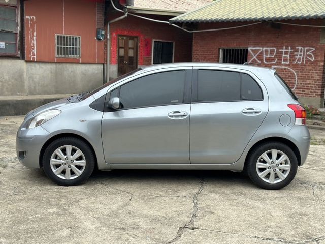 2010 豐田 YARIS G版 灰色 1.5 里程保證 實車實價 好車推薦 恆溫空調 大螢幕 倒車雷達 電動後視鏡  第13張相片