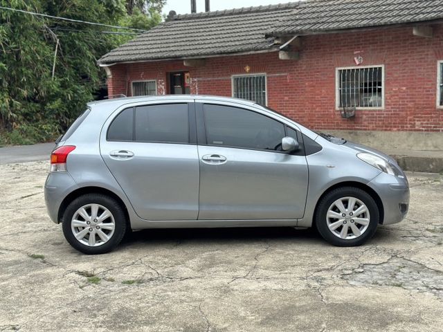 2010 豐田 YARIS G版 灰色 1.5 里程保證 實車實價 好車推薦 恆溫空調 大螢幕 倒車雷達 電動後視鏡  第14張相片