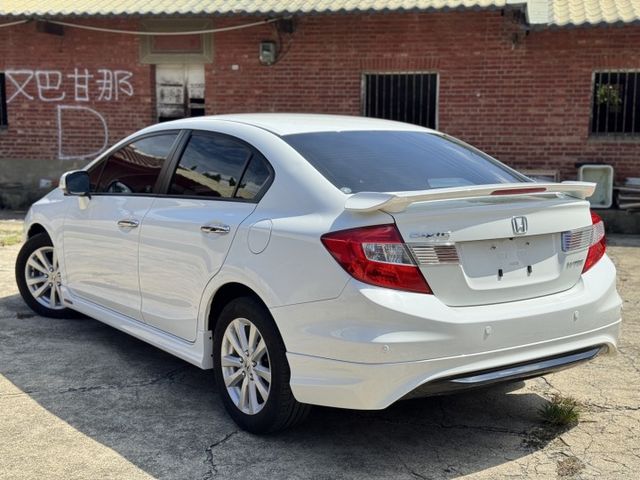 2014 本田 CIVIC 白色 1.8L 天窗 定速巡航 多功能方向盤 倒車顯影 里程保證 實車實價 歡迎試乘  第4張相片