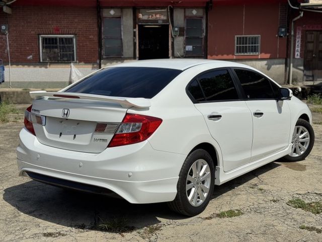 2014 本田 CIVIC 白色 1.8L 天窗 定速巡航 多功能方向盤 倒車顯影 里程保證 實車實價 歡迎試乘  第6張相片