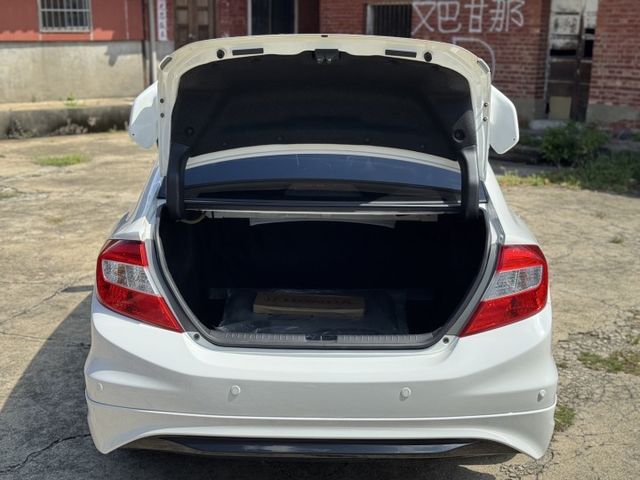 2014 本田 CIVIC 白色 1.8L 天窗 定速巡航 多功能方向盤 倒車顯影 里程保證 實車實價 歡迎試乘  第7張相片