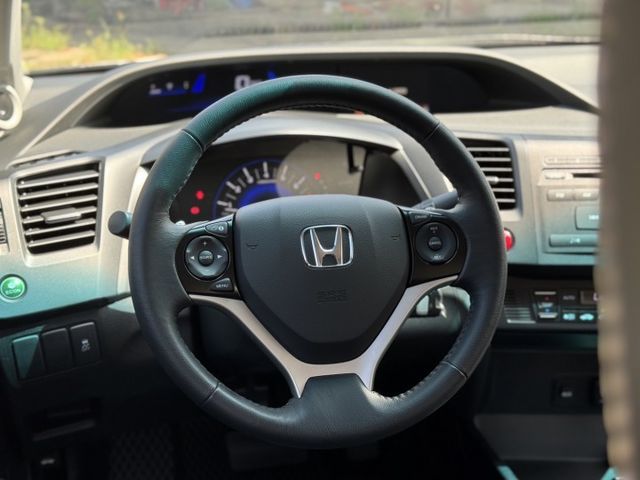 2014 本田 CIVIC 白色 1.8L 天窗 定速巡航 多功能方向盤 倒車顯影 里程保證 實車實價 歡迎試乘  第9張相片