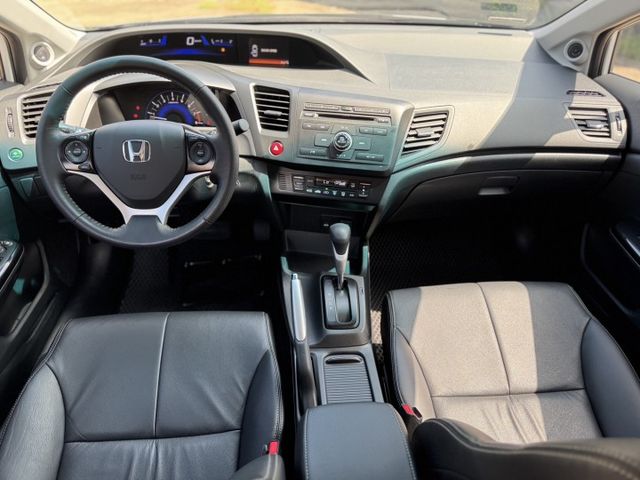 2014 本田 CIVIC 白色 1.8L 天窗 定速巡航 多功能方向盤 倒車顯影 里程保證 實車實價 歡迎試乘  第10張相片