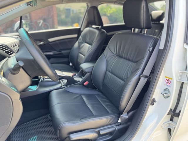 2014 本田 CIVIC 白色 1.8L 天窗 定速巡航 多功能方向盤 倒車顯影 里程保證 實車實價 歡迎試乘  第11張相片