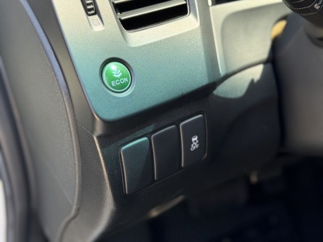 2014 本田 CIVIC 白色 1.8L 天窗 定速巡航 多功能方向盤 倒車顯影 里程保證 實車實價 歡迎試乘  第15張相片