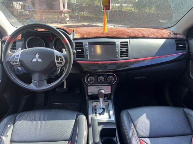2014 中華三菱 Fortis 勁動版 灰色 1.8 認證車 里程保證 雙前座跑車座椅 天窗 換檔撥片 定速 大螢幕  第2張相片