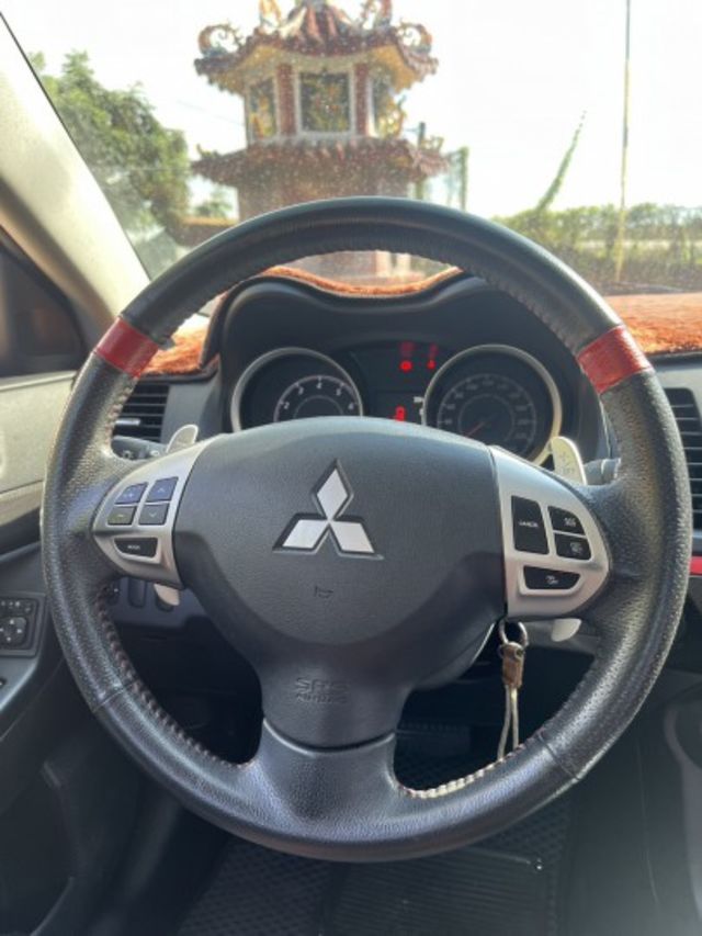 2014 中華三菱 Fortis 勁動版 灰色 1.8 認證車 里程保證 雙前座跑車座椅 天窗 換檔撥片 定速 大螢幕  第3張相片