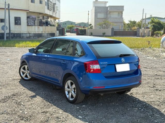 2017年型式 SKODA RAPID Spaceback 藍色 柴油1.4 認證車 里程保證 天窗 定速巡航 感應頭燈  第4張相片