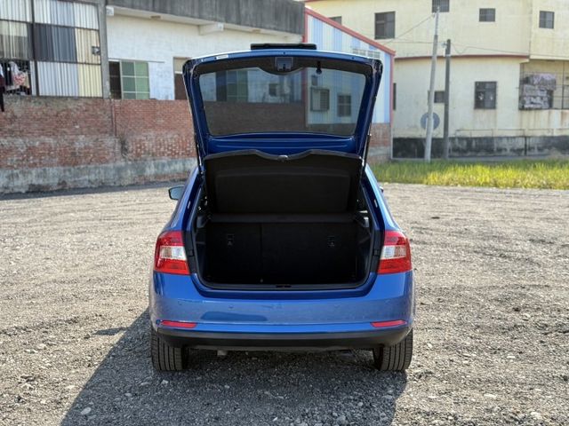 2017年型式 SKODA RAPID Spaceback 藍色 柴油1.4 認證車 里程保證 天窗 定速巡航 感應頭燈  第7張相片