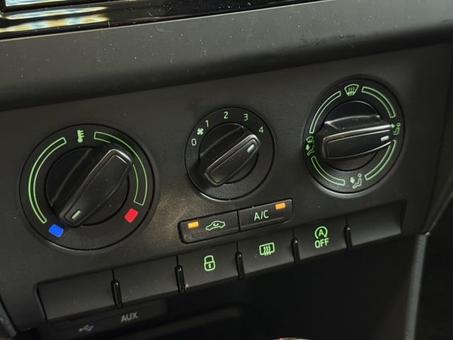 2017年型式 SKODA RAPID Spaceback 藍色 柴油1.4 認證車 里程保證 天窗 定速巡航 感應頭燈  第19張相片