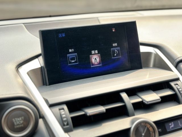 2016年 NX200T 豪華版 里程保證 原鈑件  可全額貸款 一年保固  歡迎試乘  第18張相片