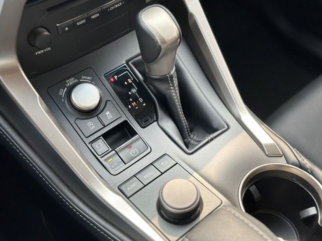 2016年 NX200T 豪華版 里程保證 原鈑件  可全額貸款 一年保固  歡迎試乘  第20張相片