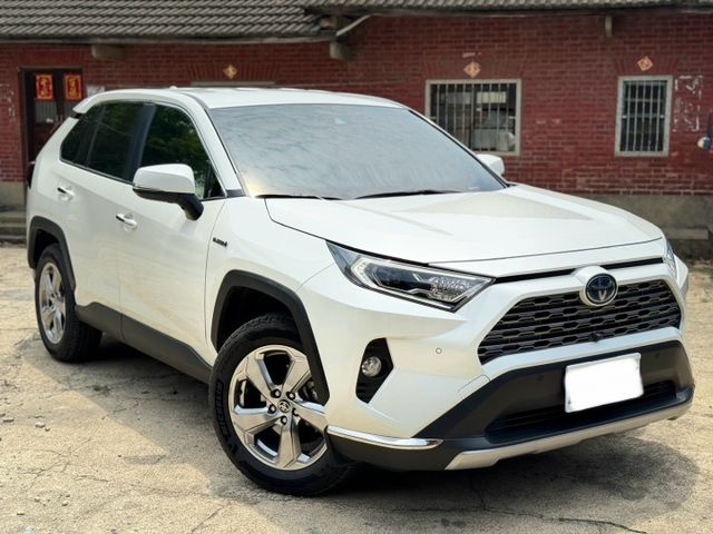 20出廠 RAV-4 油電旗艦版  原鈑件 有環景、電尾門、盲點 實車在店 可全額貸 歡迎試乘  第3張相片
