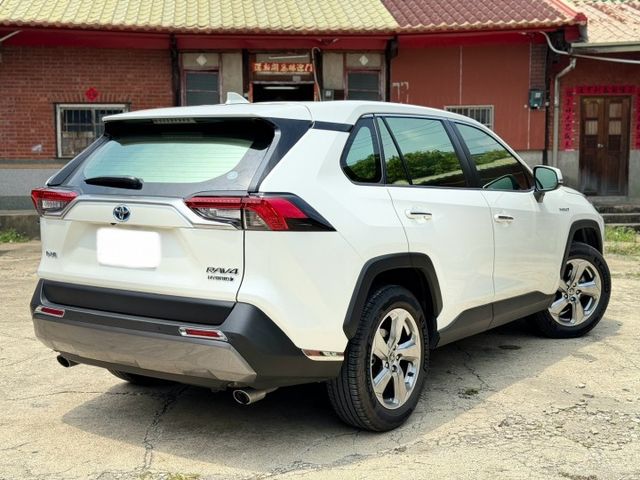20出廠 RAV-4 油電旗艦版  原鈑件 有環景、電尾門、盲點 實車在店 可全額貸 歡迎試乘  第6張相片