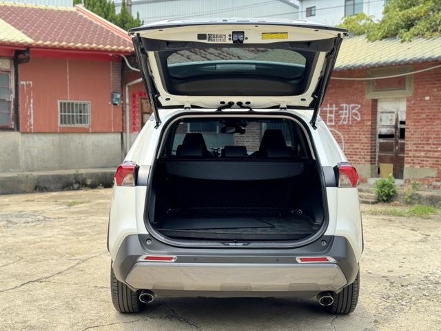 20出廠 RAV-4 油電旗艦版  原鈑件 有環景、電尾門、盲點 實車在店 可全額貸 歡迎試乘  第7張相片