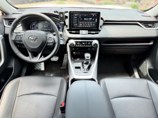 20出廠 RAV-4 油電旗艦版  原鈑件 有環景、電尾門、盲點 實車在店 可全額貸 歡迎試乘  第10張相片