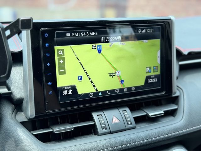 20出廠 RAV-4 油電旗艦版  原鈑件 有環景、電尾門、盲點 實車在店 可全額貸 歡迎試乘  第18張相片