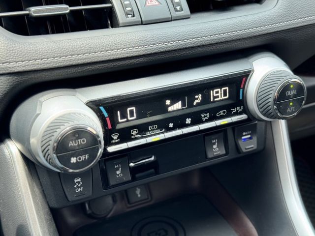 20出廠 RAV-4 油電旗艦版  原鈑件 有環景、電尾門、盲點 實車在店 可全額貸 歡迎試乘  第20張相片