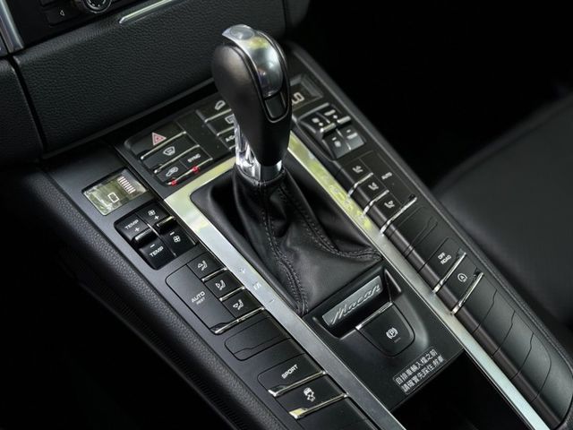 2015年出廠 Macan 里程9萬 全景天窗 雙前座14向電動椅 三區恆溫空調 可全額貸 歡迎試乘  第18張相片