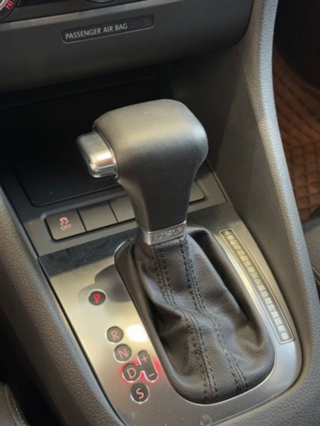 2010年 GOLF 1.4雙增壓 里程10萬  實車在店 可貸款 歡迎試乘  第9張相片