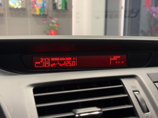 2015年出廠 尊爵版 里程12萬 非泡水車 實車在店 可貸款 歡迎試乘  第13張相片