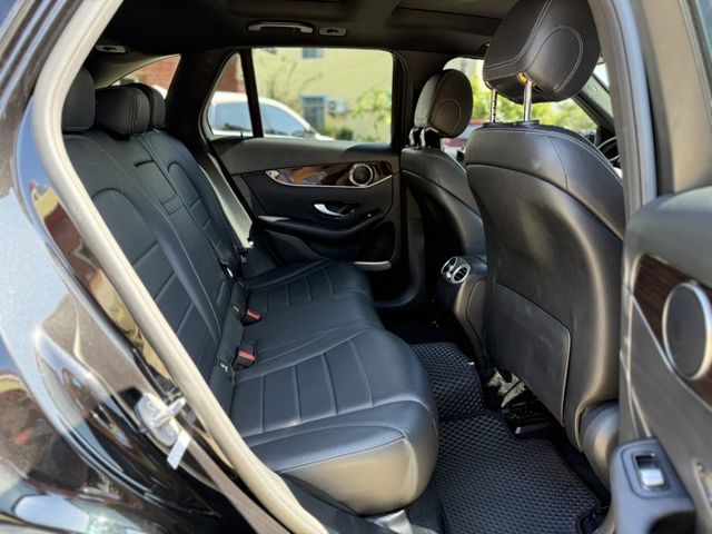 2018出廠 GLC300 4MATIC 原鈑件 全景天窗 盲點 一年兩萬公里保固  實車在店 歡迎試乘  第14張相片