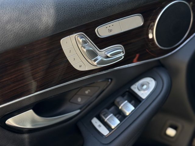 2018出廠 GLC300 4MATIC 原鈑件 全景天窗 盲點 一年兩萬公里保固  實車在店 歡迎試乘  第18張相片