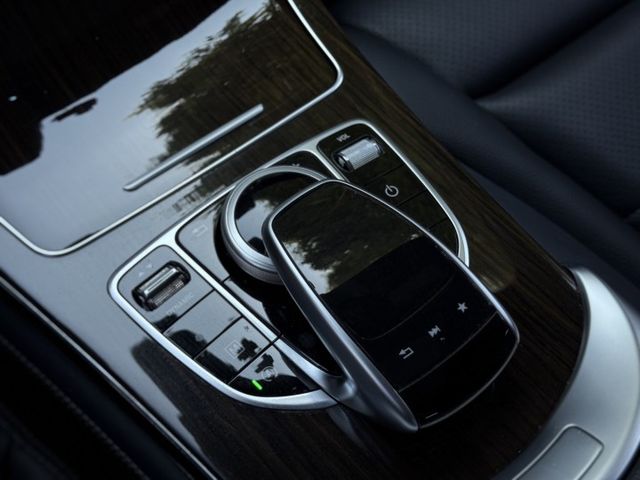2018出廠 GLC300 4MATIC 原鈑件 全景天窗 盲點 一年兩萬公里保固  實車在店 歡迎試乘  第20張相片