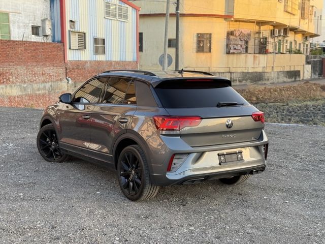 2022出廠 330TSI R-LINE 原鈑件 全景天窗 里程保證 實車在店 歡迎試乘  第4張相片