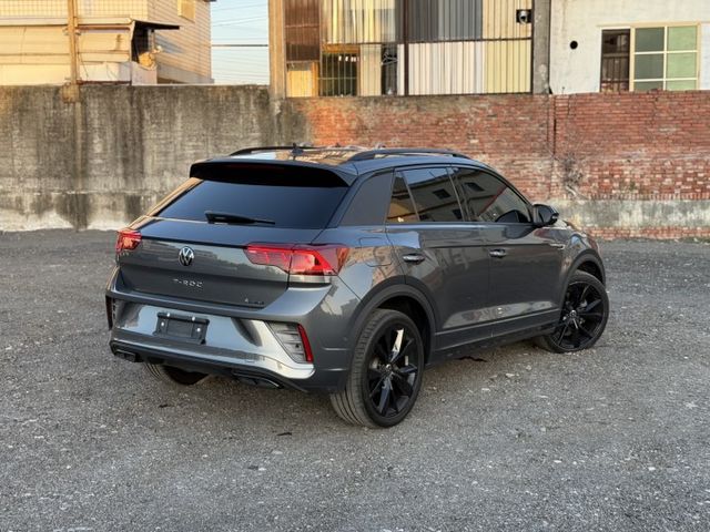 2022出廠 330TSI R-LINE 原鈑件 全景天窗 里程保證 實車在店 歡迎試乘  第6張相片
