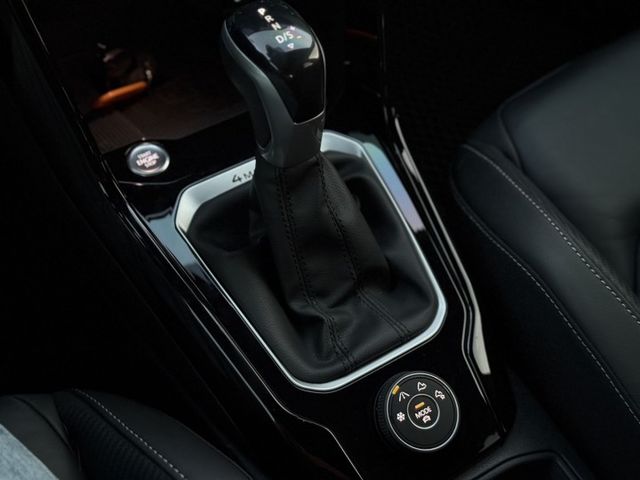 2022出廠 330TSI R-LINE 原鈑件 全景天窗 里程保證 實車在店 歡迎試乘  第19張相片