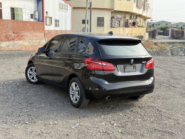 2015年出廠 218I AT 原鈑件 里程保證 實車實價 可貸款 歡迎試乘  第4張相片