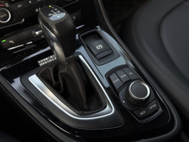 2015年出廠 218I AT 原鈑件 里程保證 實車實價 可貸款 歡迎試乘  第17張相片
