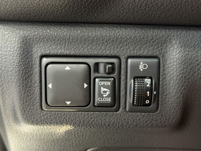 2013年出廠 七人座LIVINA 低里程僅跑6萬 原鈑件 實車實價 歡迎試乘  第16張相片