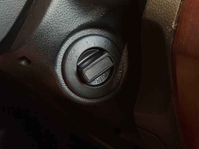 2013年出廠 七人座LIVINA 低里程僅跑6萬 原鈑件 實車實價 歡迎試乘  第17張相片