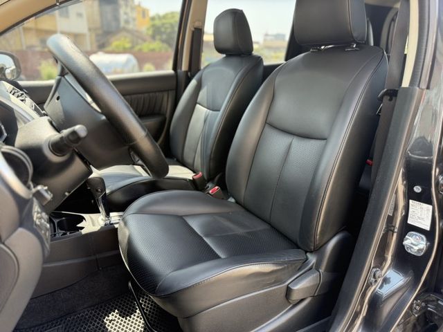 2015年出廠 LIVINA 旗艦版 I-KEY 恆溫 里程保證 原鈑件 實車實價 可貸款 歡迎試乘  第10張相片