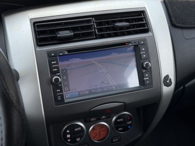 2015年出廠 LIVINA 旗艦版 I-KEY 恆溫 里程保證 原鈑件 實車實價 可貸款 歡迎試乘  第15張相片
