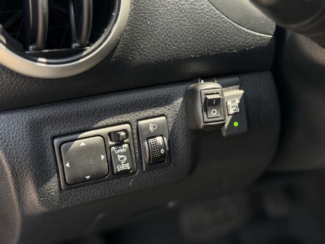 2015年出廠 LIVINA 旗艦版 I-KEY 恆溫 里程保證 原鈑件 實車實價 可貸款 歡迎試乘  第17張相片